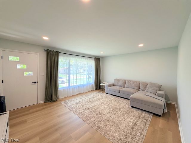 18203 Broxton Drive, Strongsville, OH 44149