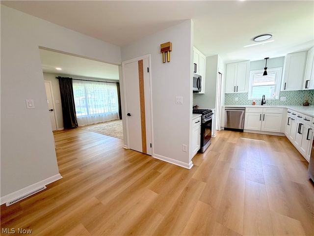 18203 Broxton Drive, Strongsville, OH 44149