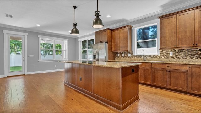 3702 W TACON STREET, Tampa, FL 33629