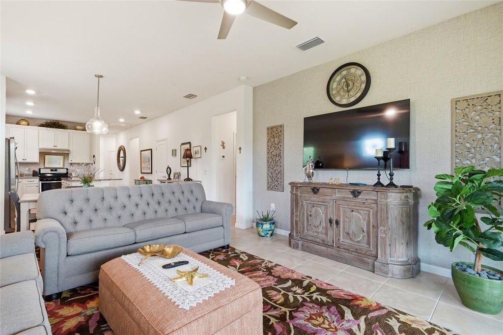 Image 15 of property listing at 7017 HANOVER COURT, Bradenton, FL 34202