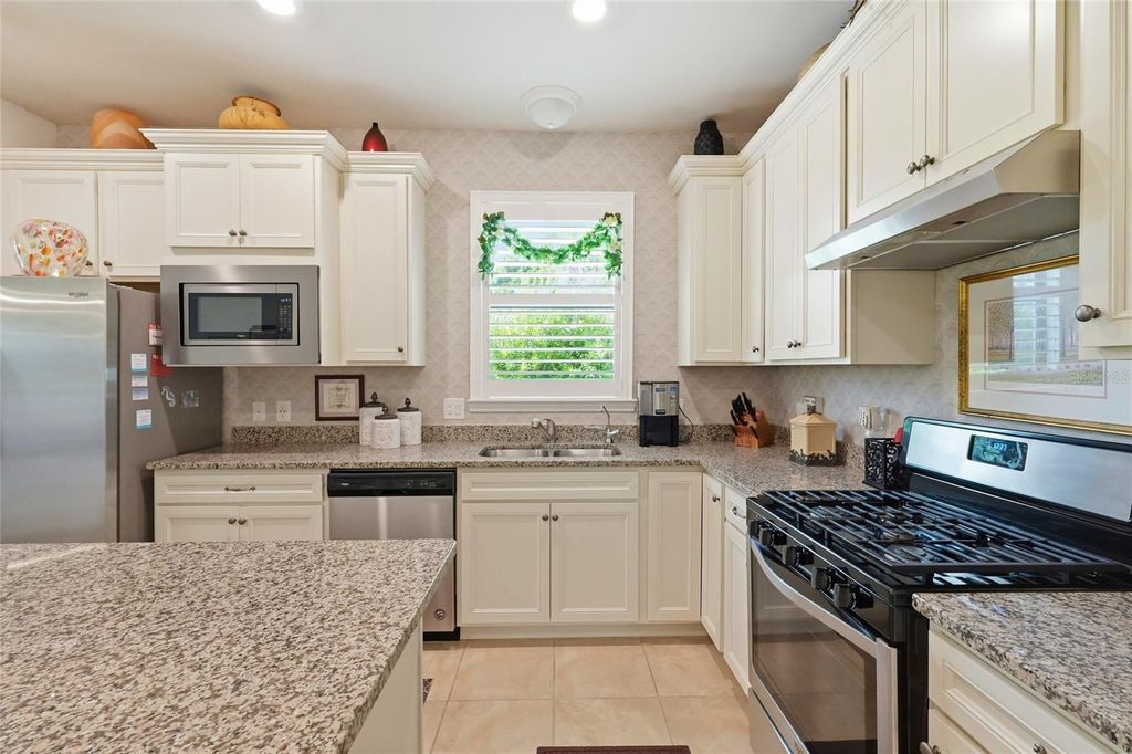 Image 7 of property listing at 7017 HANOVER COURT, Bradenton, FL 34202