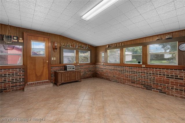 1107 N 4th Street, Paris, AR 72855