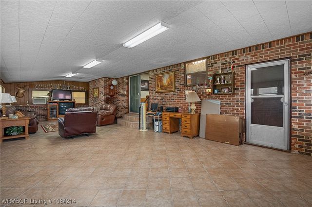 1107 N 4th Street, Paris, AR 72855