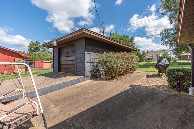 1107 N 4th Street, Paris, AR 72855