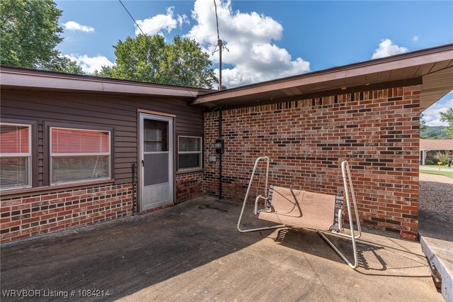 1107 N 4th Street, Paris, AR 72855