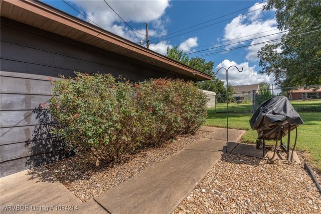 1107 N 4th Street, Paris, AR 72855