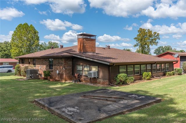 1107 N 4th Street, Paris, AR 72855