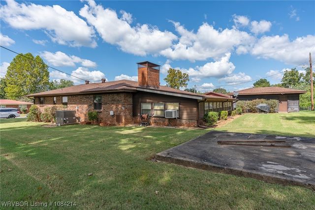 1107 N 4th Street, Paris, AR 72855