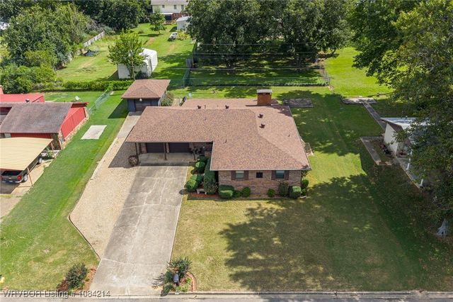 1107 N 4th Street, Paris, AR 72855