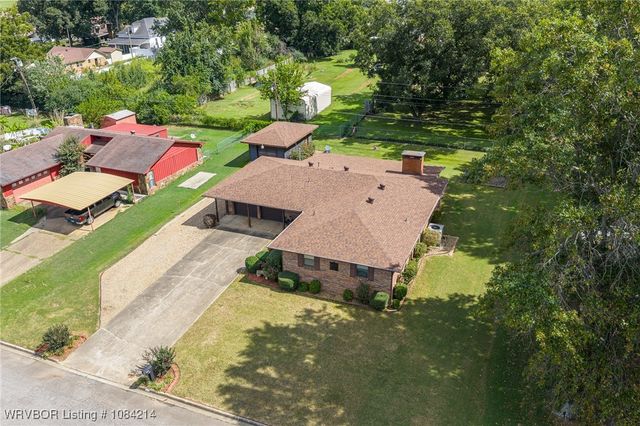 1107 N 4th Street, Paris, AR 72855