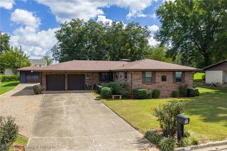 1107 N 4th Street, Paris, AR 72855
