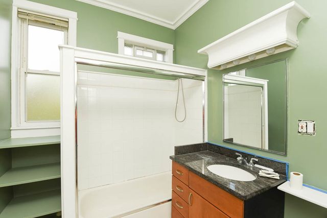 2738 N CENTRAL PARK Avenue 2, Chicago, IL 60647