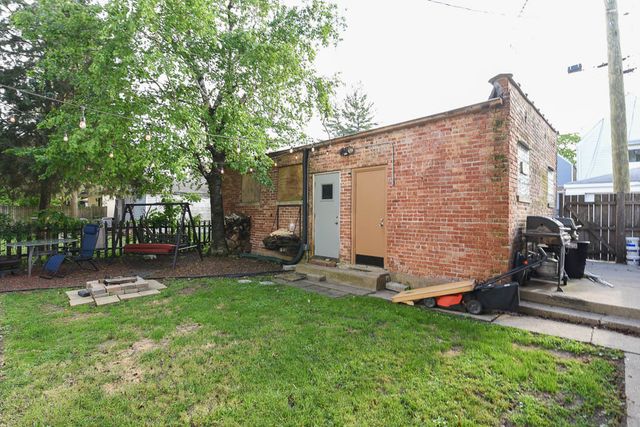 2738 N CENTRAL PARK Avenue 2, Chicago, IL 60647