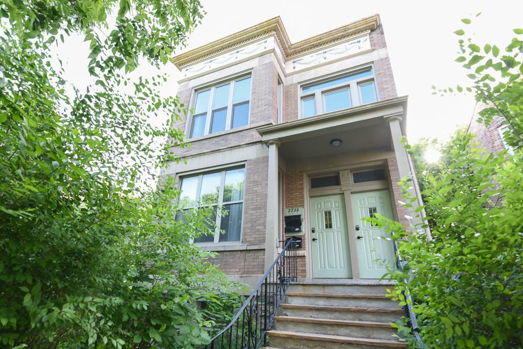 2738 N CENTRAL PARK Avenue 2, Chicago, IL 60647