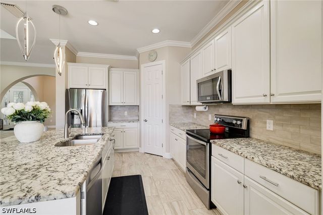 10085 Avalon Lake CIR, Fort Myers, FL 33913