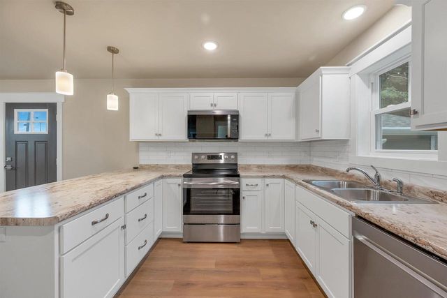 158 N MAPLE AVENUE, Green Bay, WI 54303