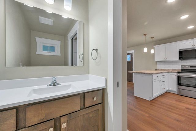 158 N MAPLE AVENUE, Green Bay, WI 54303
