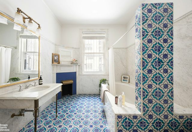 57 E 74TH Street, New York City, NY 10021