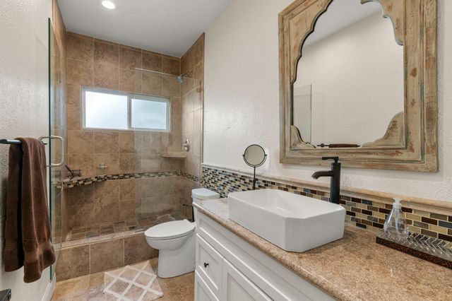 527 Sunflower Dr, Patterson, CA 95363