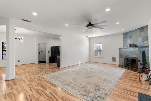 527 Sunflower Dr, Patterson, CA 95363