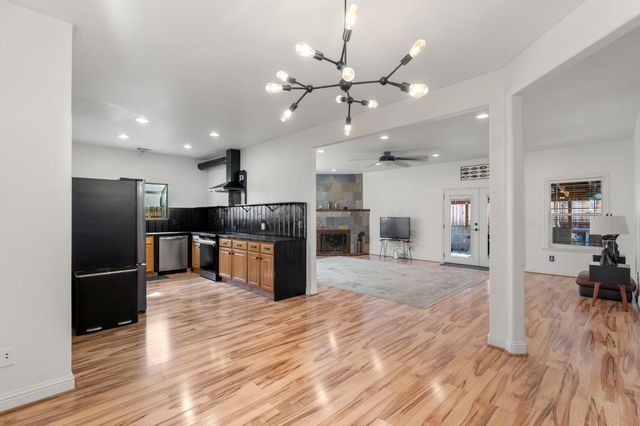 527 Sunflower Dr, Patterson, CA 95363