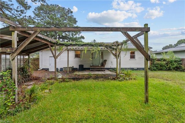 2704 George Dr DR, Chesapeake, VA 23323