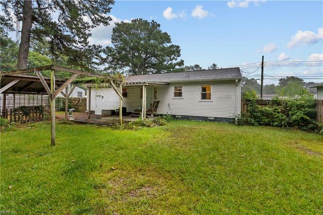 2704 George Dr DR, Chesapeake, VA 23323