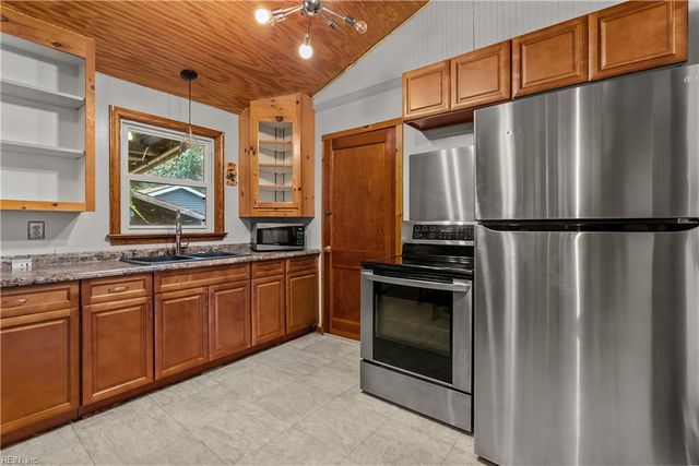 2704 George Dr DR, Chesapeake, VA 23323