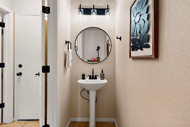 8142 SAND SPRINGS Circle NW, Albuquerque, NM 87114