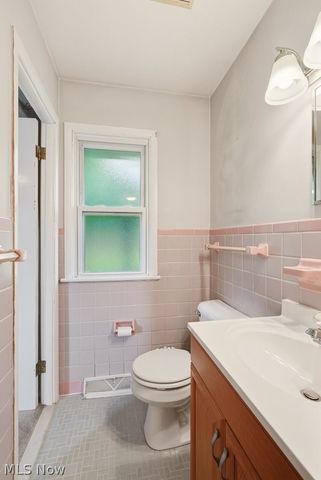 8908 Falls Lane, Broadview Heights, OH 44147