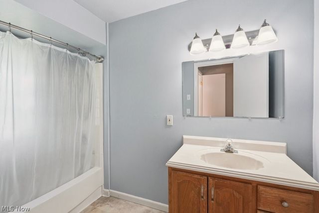 8908 Falls Lane, Broadview Heights, OH 44147