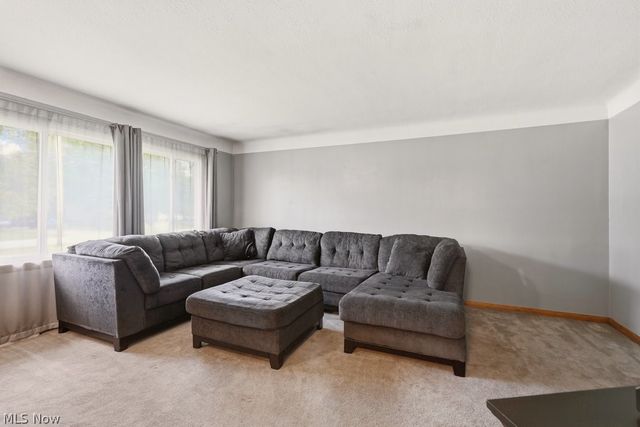8908 Falls Lane, Broadview Heights, OH 44147