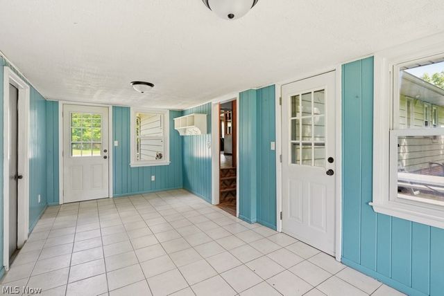 8908 Falls Lane, Broadview Heights, OH 44147