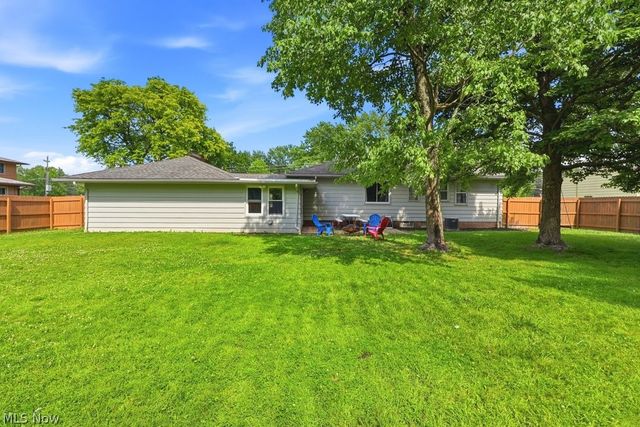 8908 Falls Lane, Broadview Heights, OH 44147