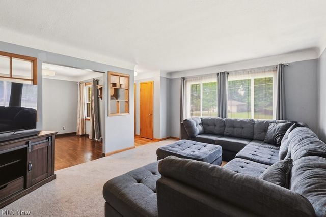 8908 Falls Lane, Broadview Heights, OH 44147
