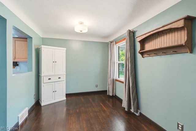 8908 Falls Lane, Broadview Heights, OH 44147