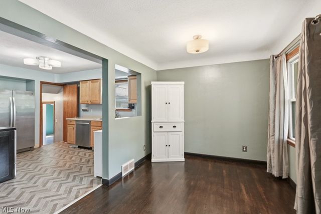 8908 Falls Lane, Broadview Heights, OH 44147
