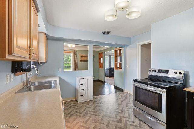 8908 Falls Lane, Broadview Heights, OH 44147