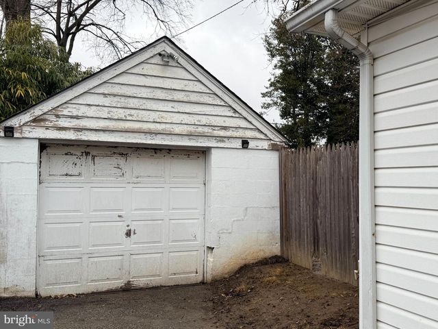 92 FLORENCE AVE, Aston, PA 19014