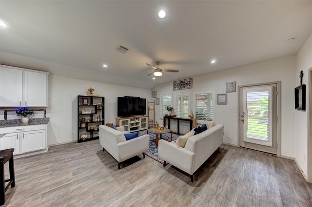 9705 Wall Street, Texas City, TX 77591