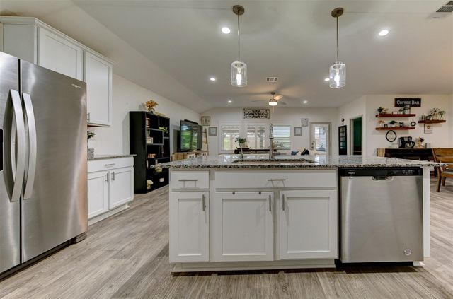 9705 Wall Street, Texas City, TX 77591