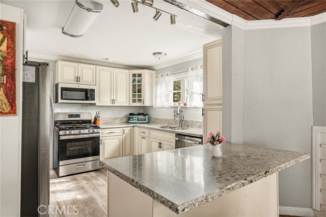 27472 Meadow Dr, Crest Park, CA 92326