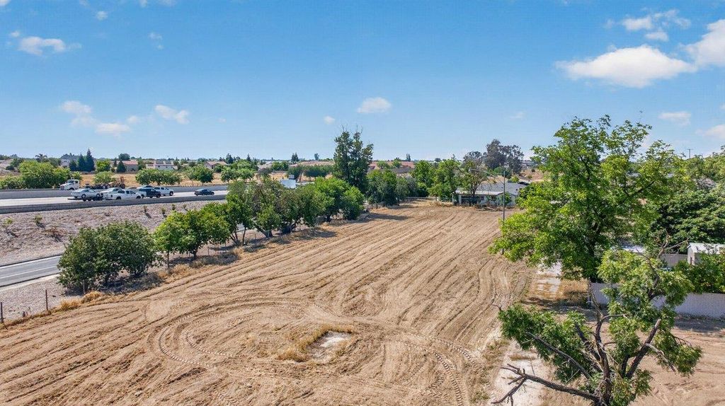 Image 11 of property listing at 312 W Tuolumne Street, Fowler, CA 93625