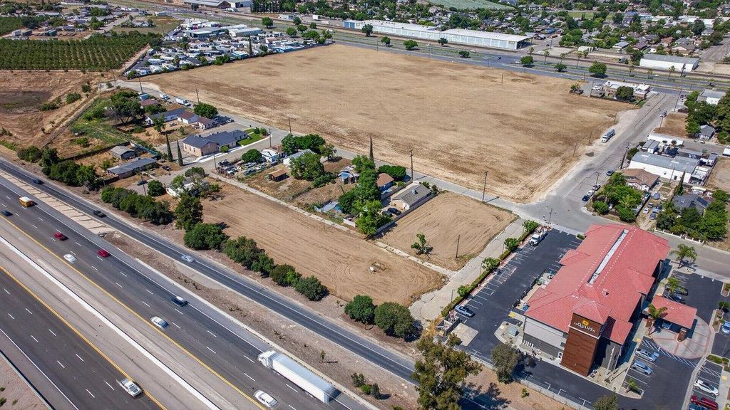 Image 4 of property listing at 312 W Tuolumne Street, Fowler, CA 93625