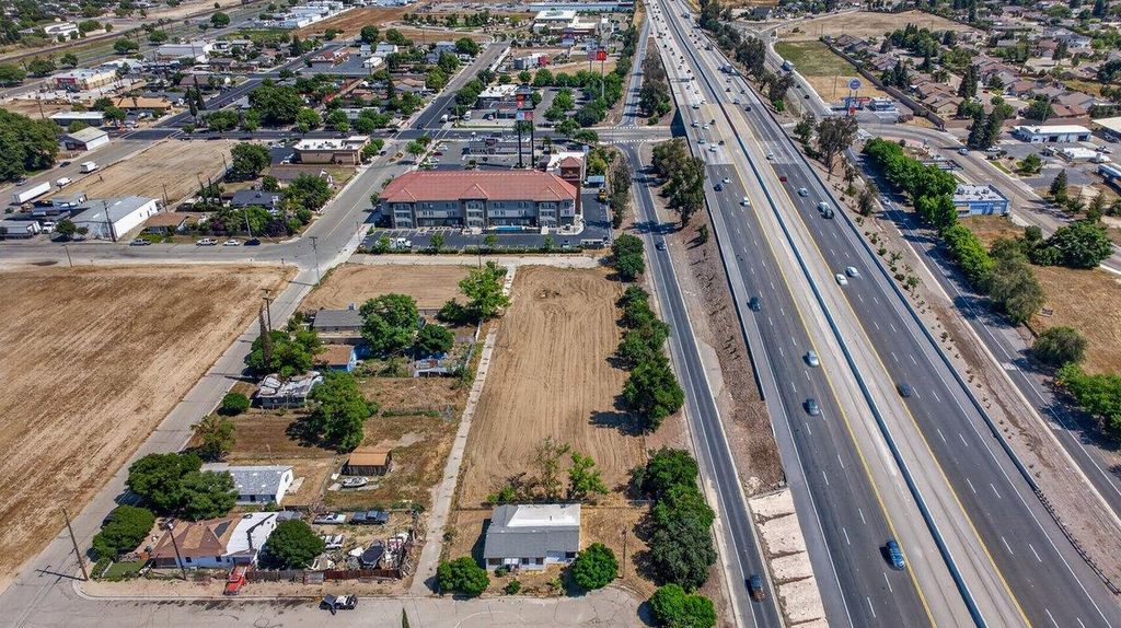 Image 9 of property listing at 312 W Tuolumne Street, Fowler, CA 93625