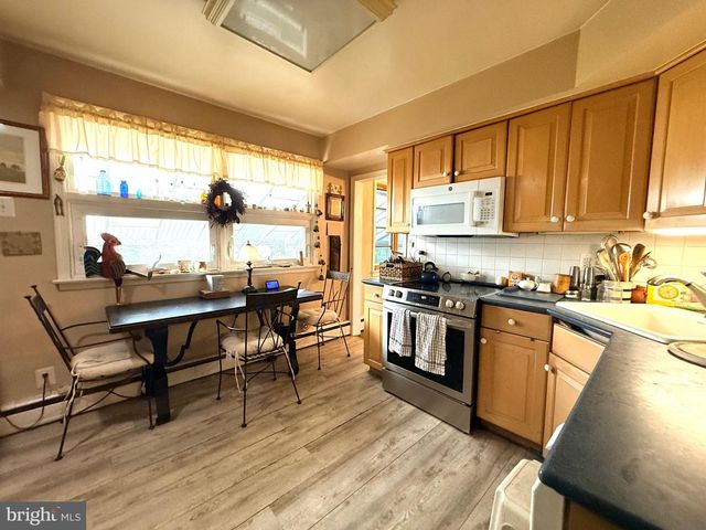 210 E PROVIDENCE RD, Lansdowne, PA 19050