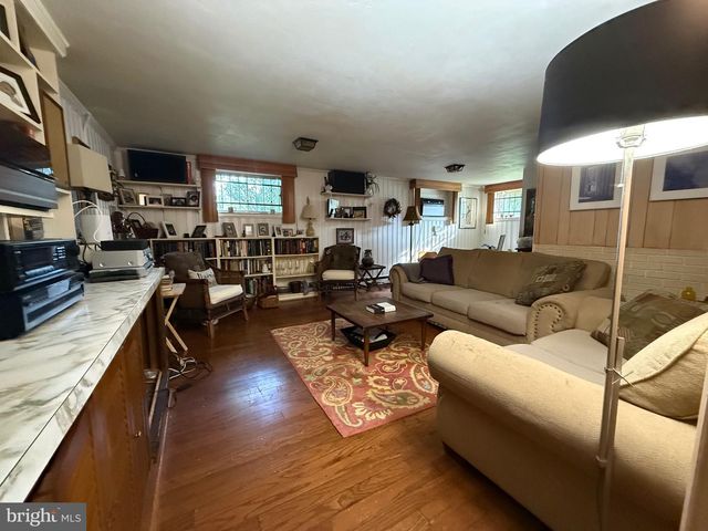 210 E PROVIDENCE RD, Lansdowne, PA 19050