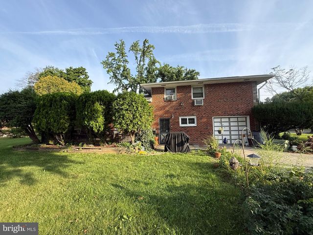 210 E PROVIDENCE RD, Lansdowne, PA 19050