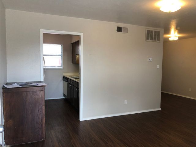 2526 W Prairie Street 202, Denton, TX 76201
