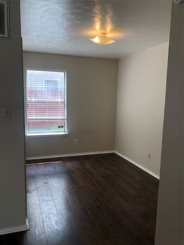2526 W Prairie Street 202, Denton, TX 76201